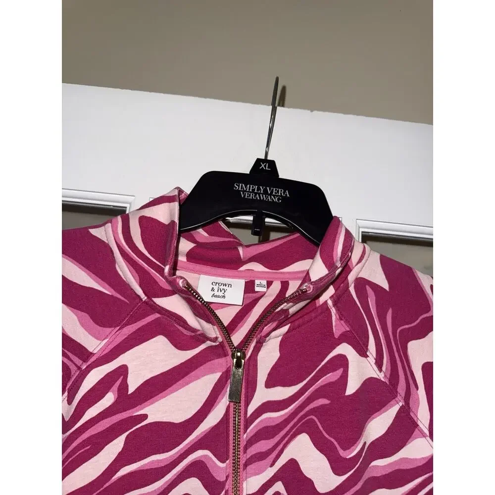 Crown & Ivy beach Large pink wave pattern pullover zip top sweater